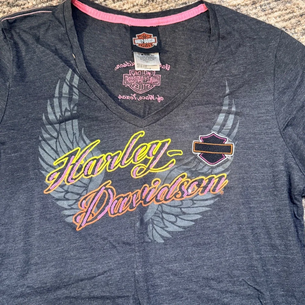 Harley-Davidson Womens V-Neck Graphic T-Shirt Charcoal Grey Pink Wings Large